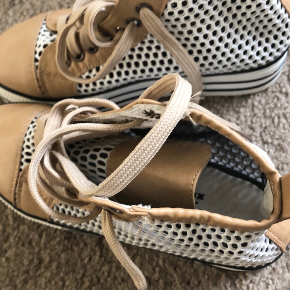 Shoes - Picture 5 of 8